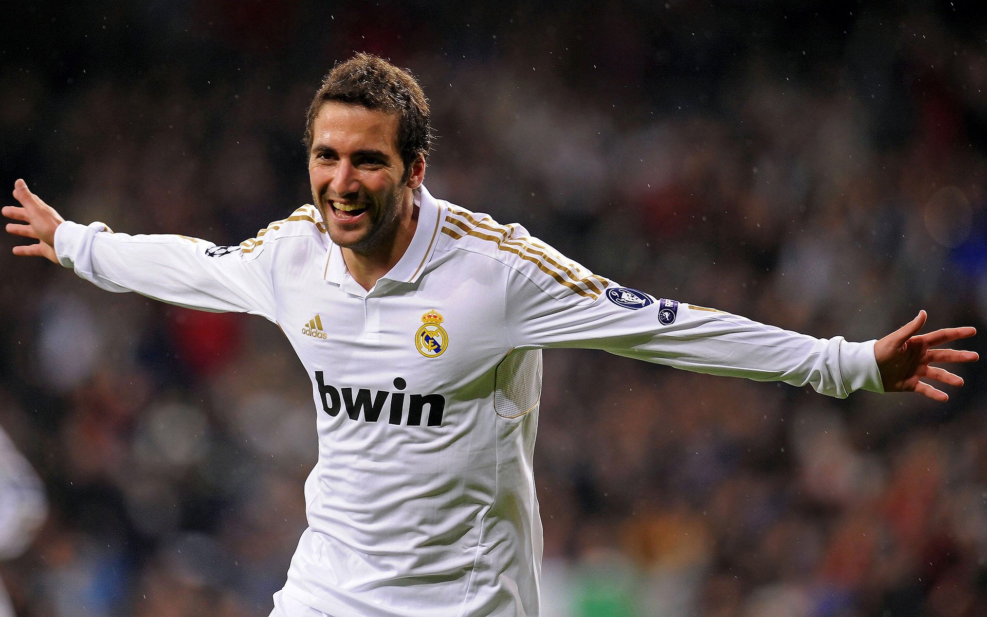 利雅得新月夺沙特联赛冠军，利雅得新月阵容豪华