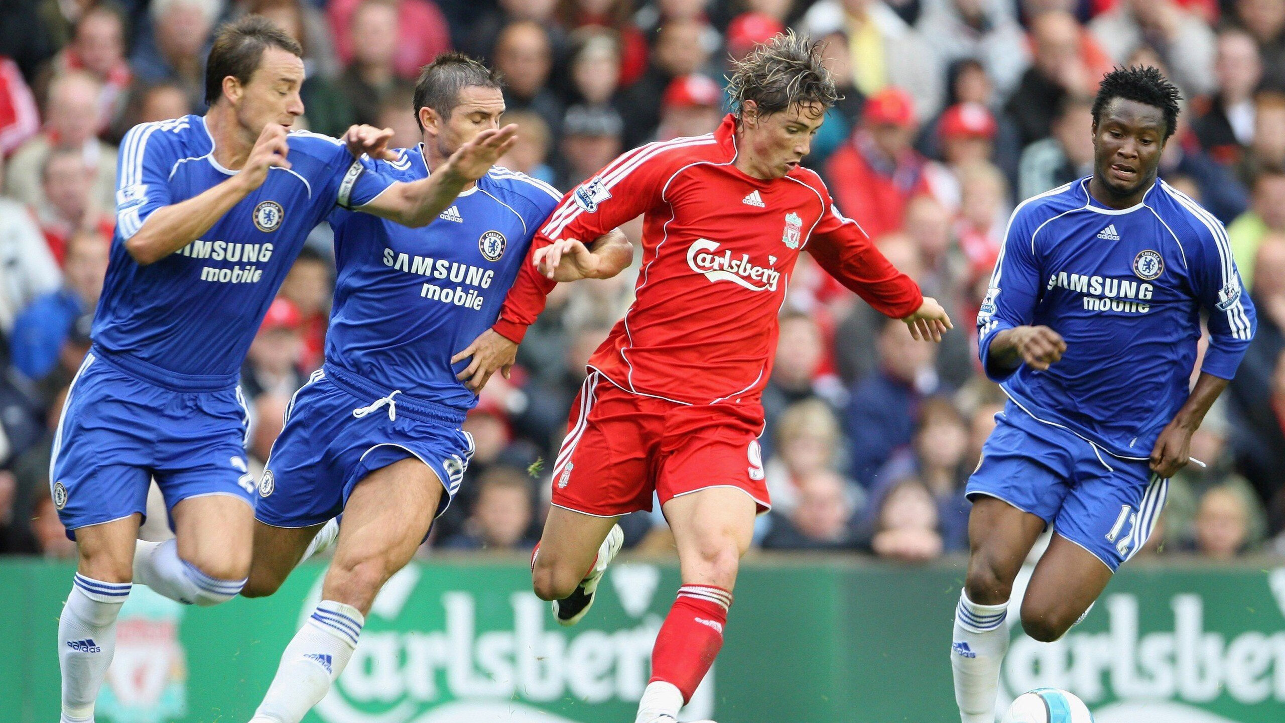 搏击比赛激烈角逐彰显力量与技巧，搏击的比赛